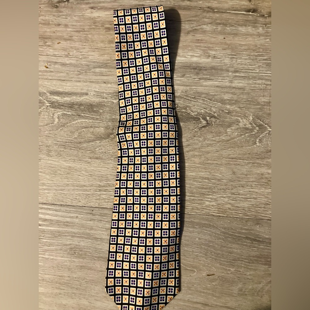 Elegant Hugo Boss Men's Silk Tie